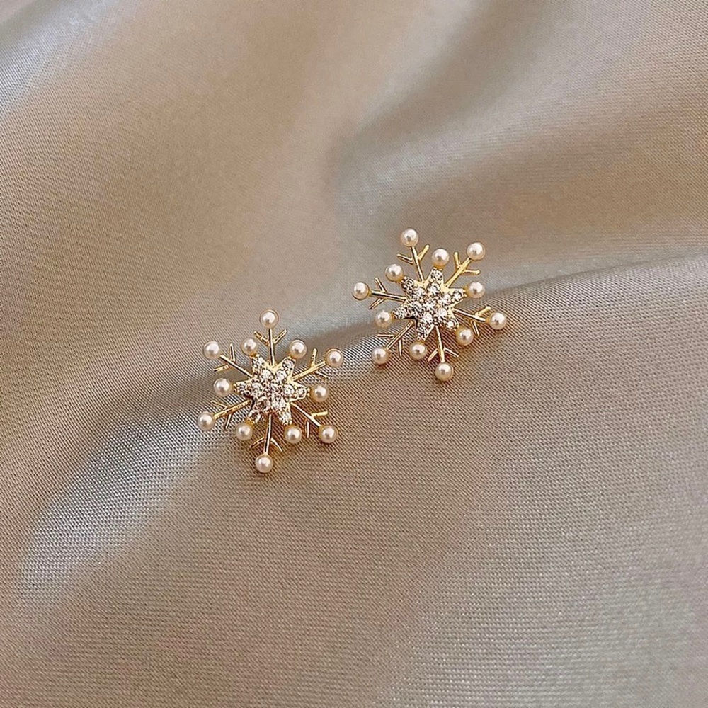 Pearl Snowflake Diamond Stud Gold Dainty Luxury Winter Christmas Mini Earrings - Picture 4 of 4
